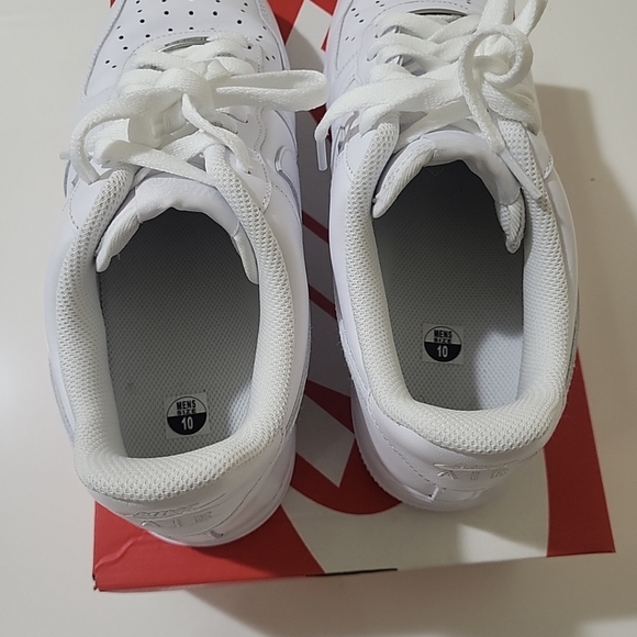 Nike Men's White Air Force 1 Low - Picture 2 of 7